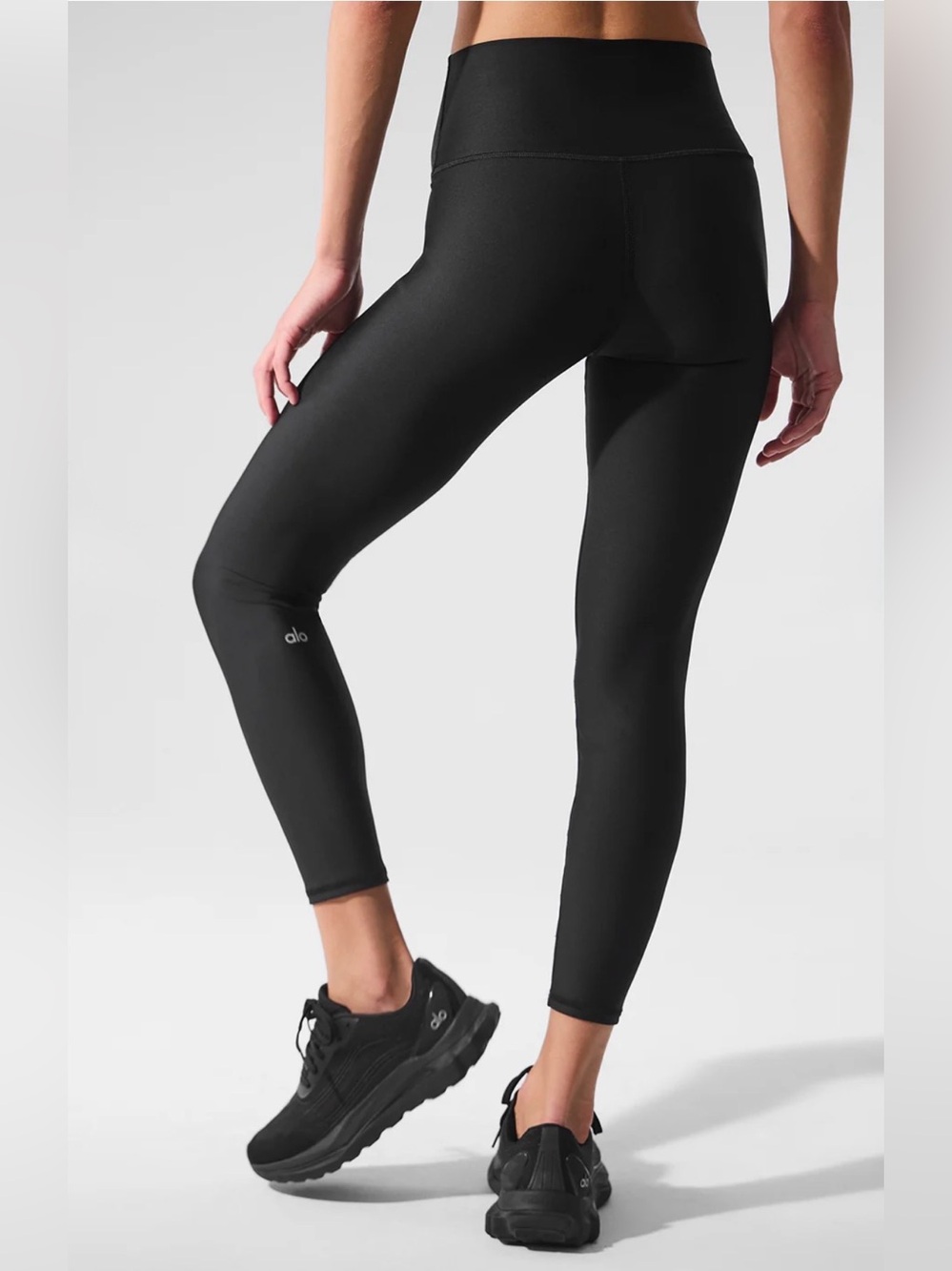 ALO Yoga 7/8 High-Waist Airlift Legging (Size M)